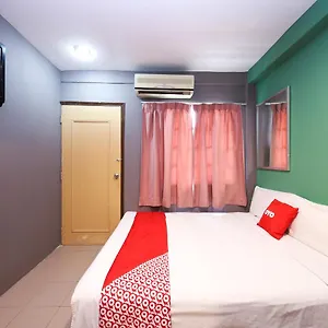 Hotel Oyo 89688 Alor Street